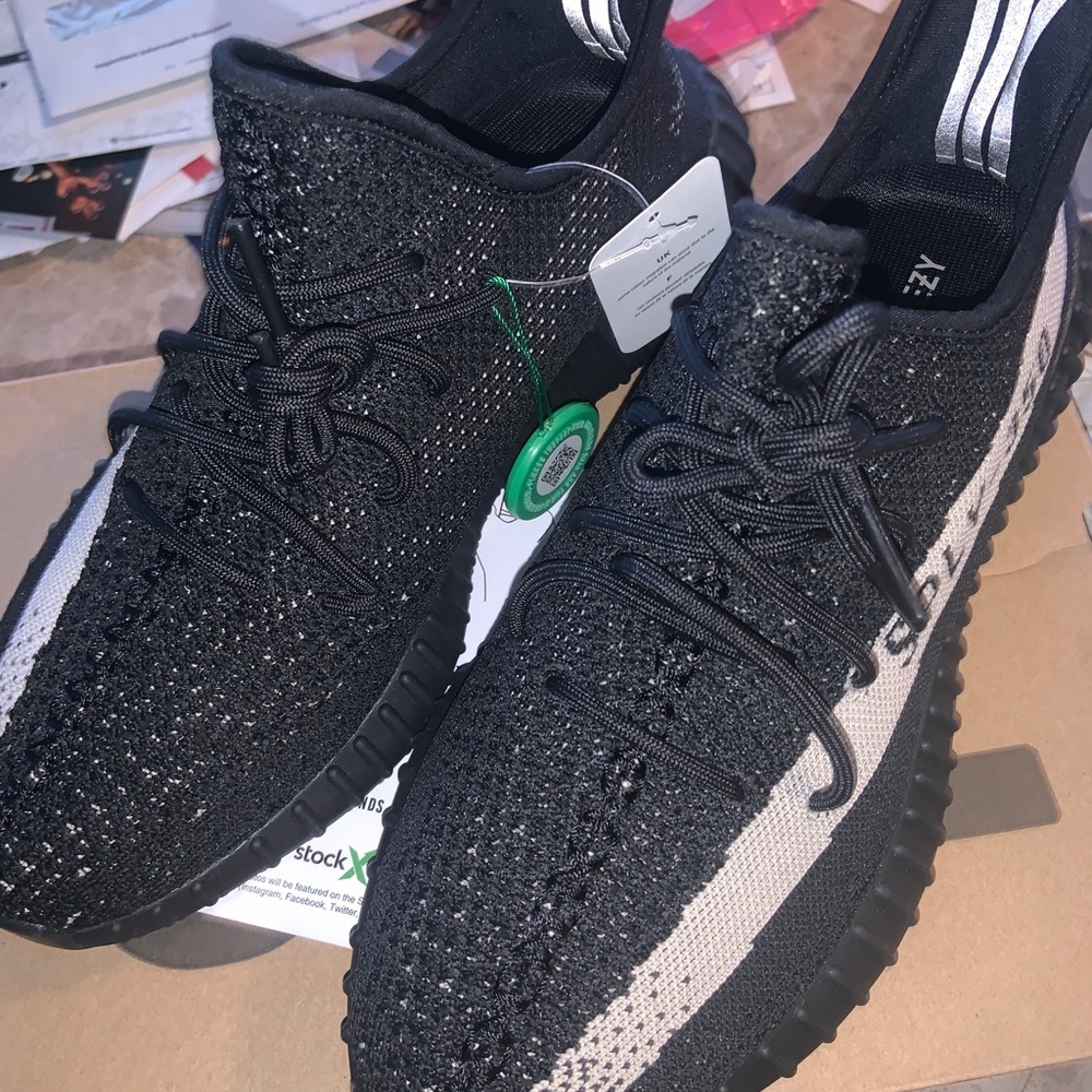 Yeezy 350V2 “Oreo” size 9.5